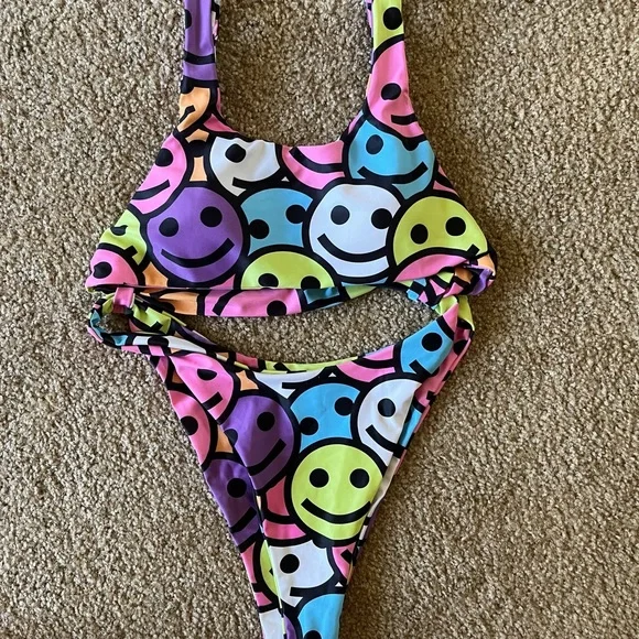 Shimmyshine Smiler One-Piece - Picture 2 of 3